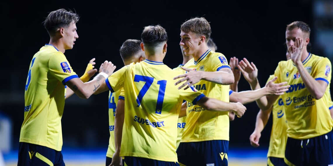 Piłkarze Arki Gdynia w meczu STS Pucharu Polski