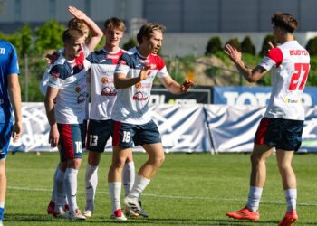 Zawodnicy Polonii przed meczem z rezerwami Śląska.