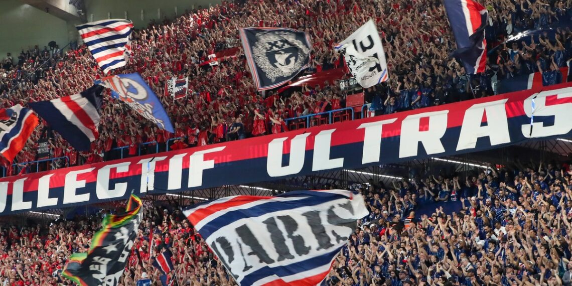 Kibice PSG na meczu Ligi Mistrzów