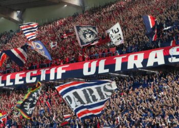 Kibice PSG na meczu Ligi Mistrzów